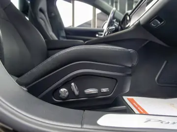 Porsche Panamera 4 E-Hybrid