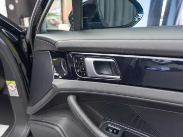 Porsche Panamera 4 E-Hybrid