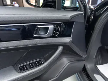 Porsche Panamera 4 E-Hybrid