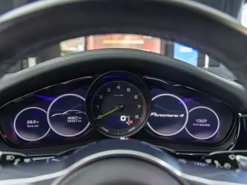 Porsche Panamera 4 E-Hybrid
