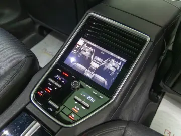 Porsche Panamera 4 E-Hybrid