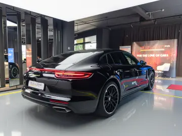 Porsche Panamera 4 E-Hybrid