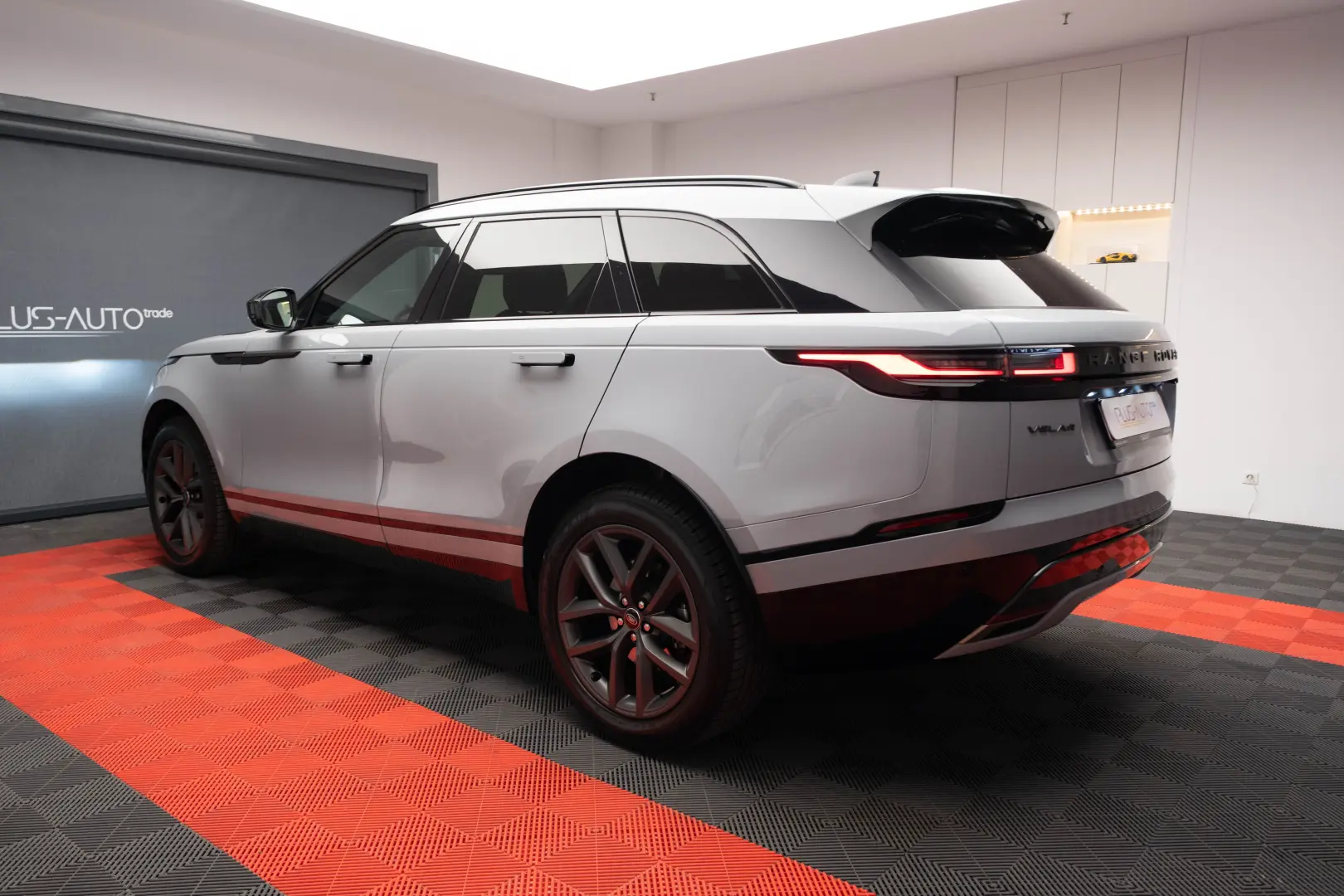 Range Rover Velar D300 Dynamic SE Pano DAB LED