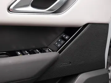 Range Rover Velar D300 Dynamic SE Pano DAB LED