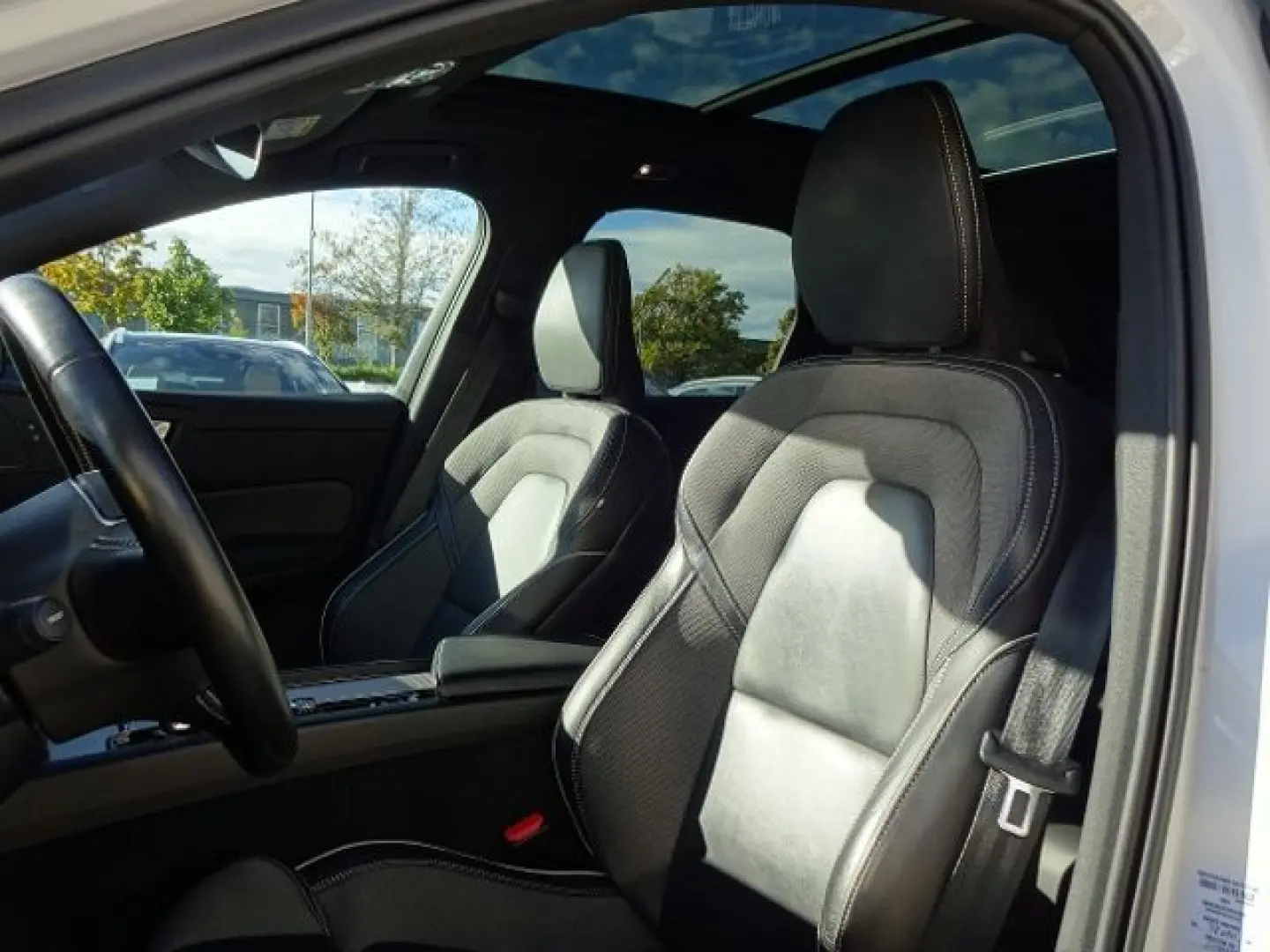 XC60 B4 R Design AWD AHK PANO HUD 360° 21