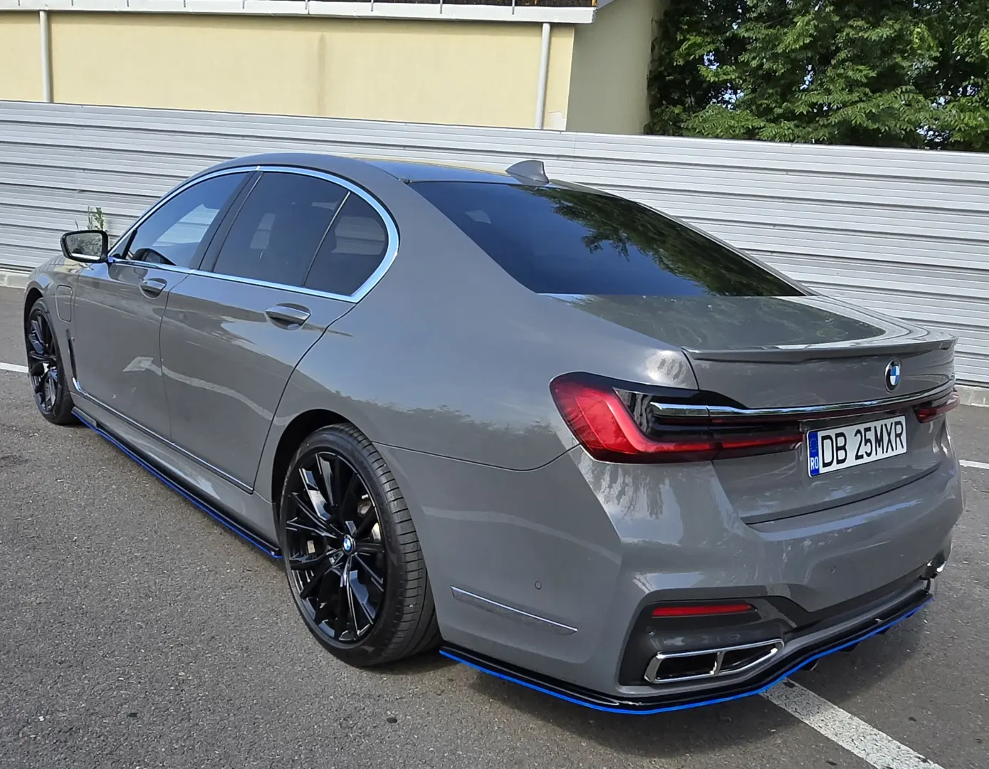 BMW 745