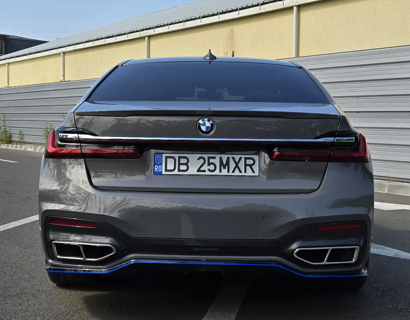 BMW 745