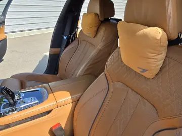 BMW 745