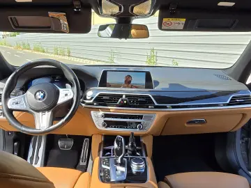 BMW 745