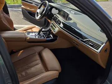 BMW 745