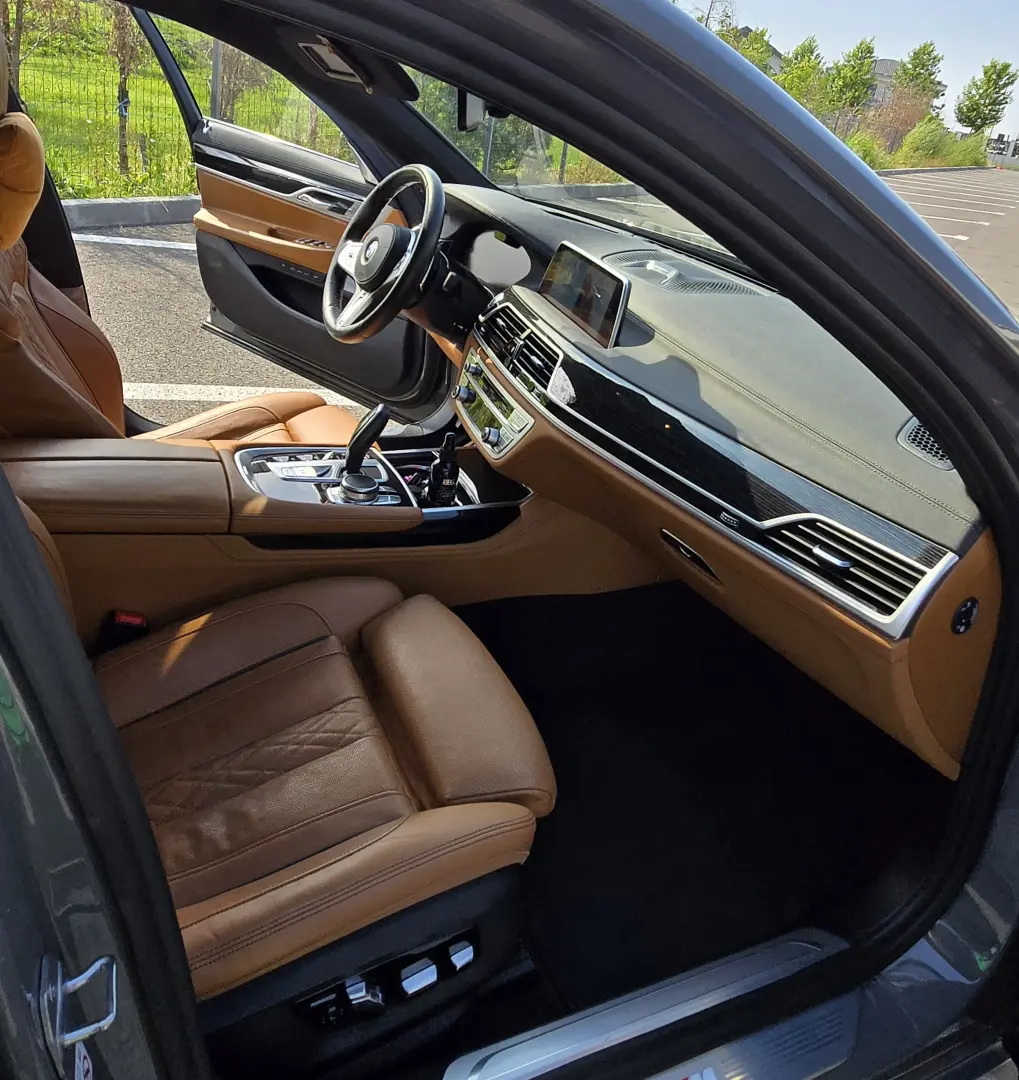BMW 745