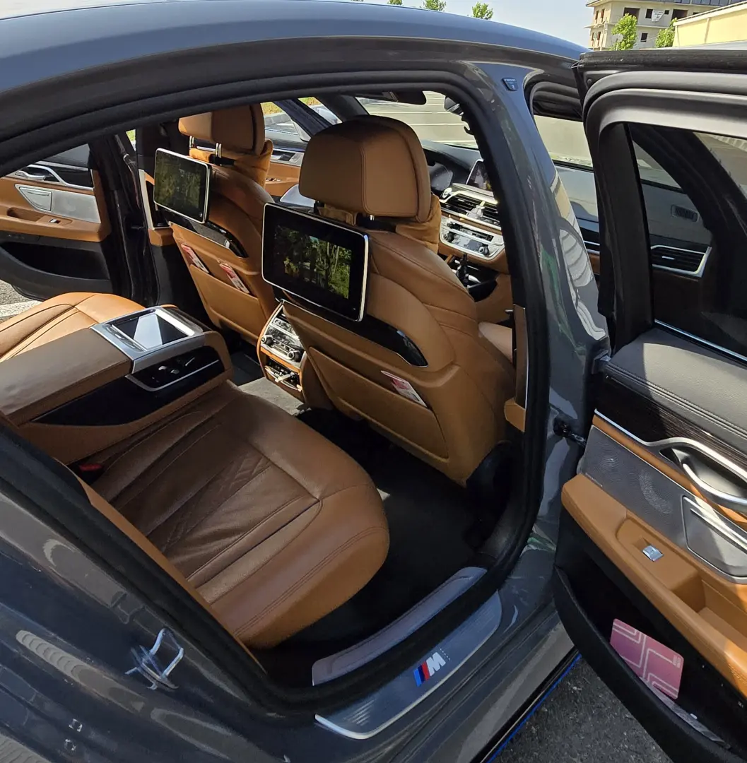 BMW 745