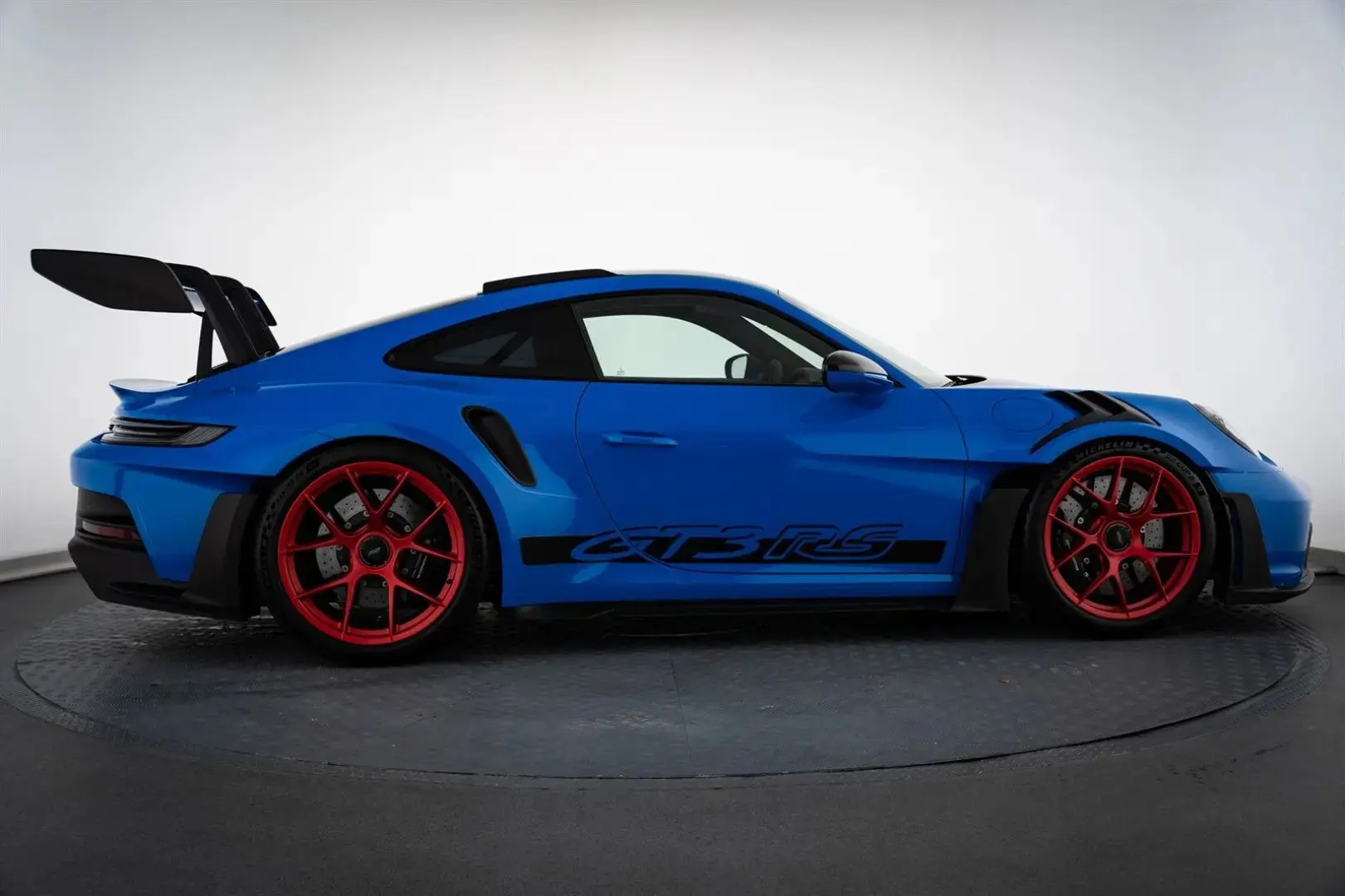 992 GT3RS Sharkblue Pyrored Weissach PCCB Lift
