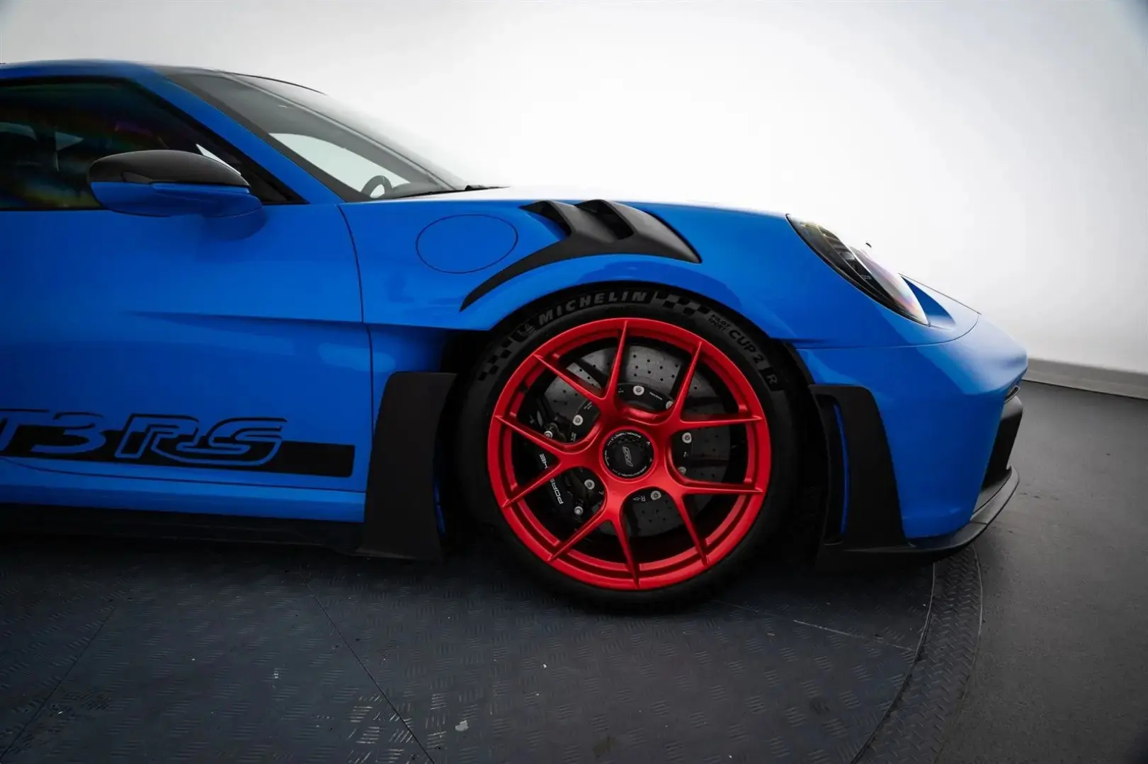 992 GT3RS Sharkblue Pyrored Weissach PCCB Lift