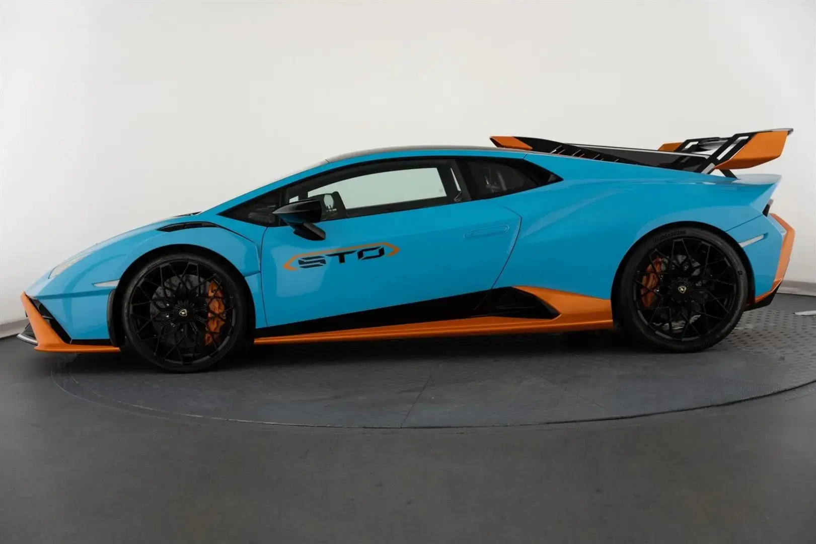 Huracán STO + BLU LAUFEY + Präsentation Konfig.
