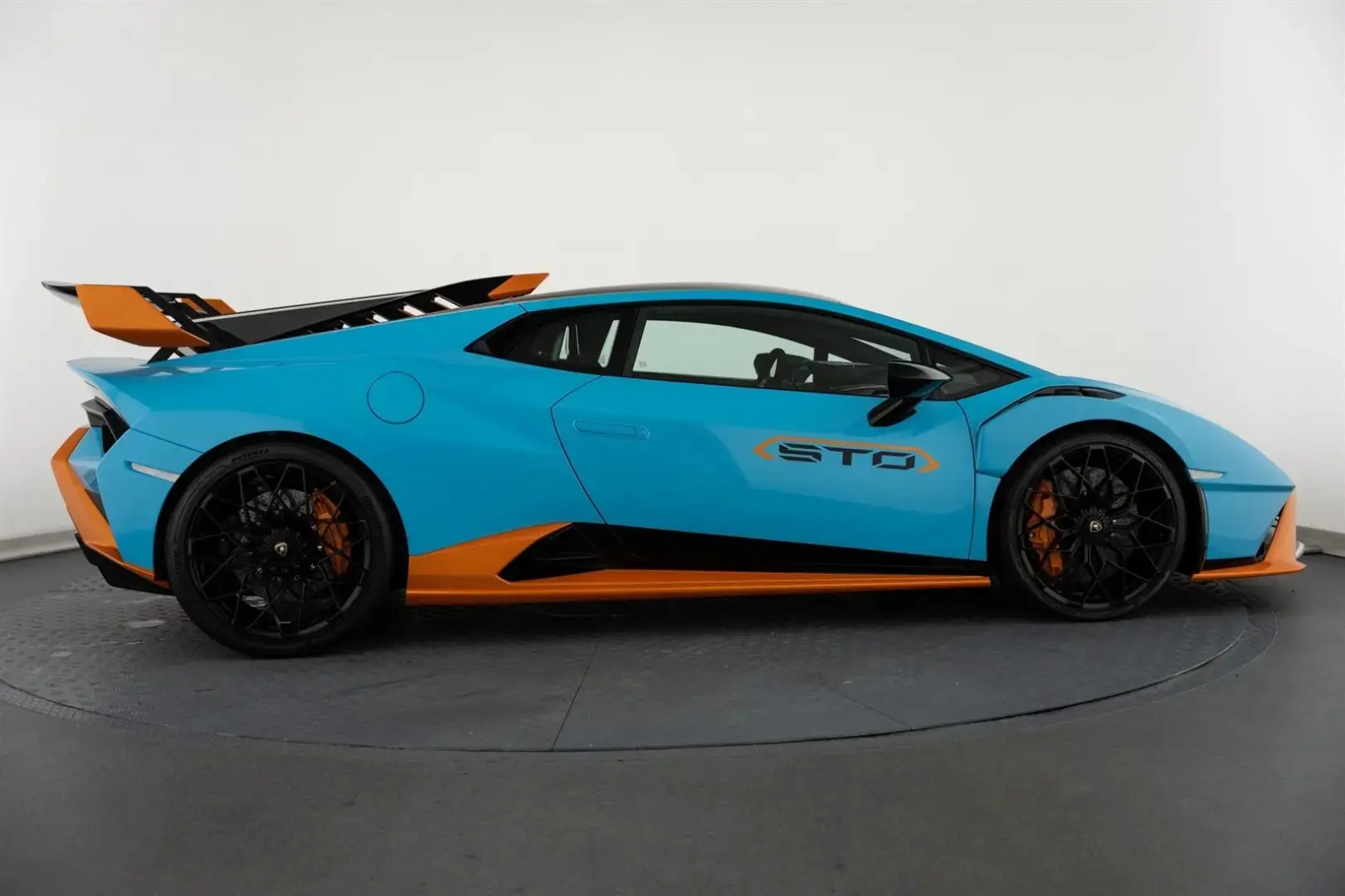 Huracán STO + BLU LAUFEY + Präsentation Konfig.