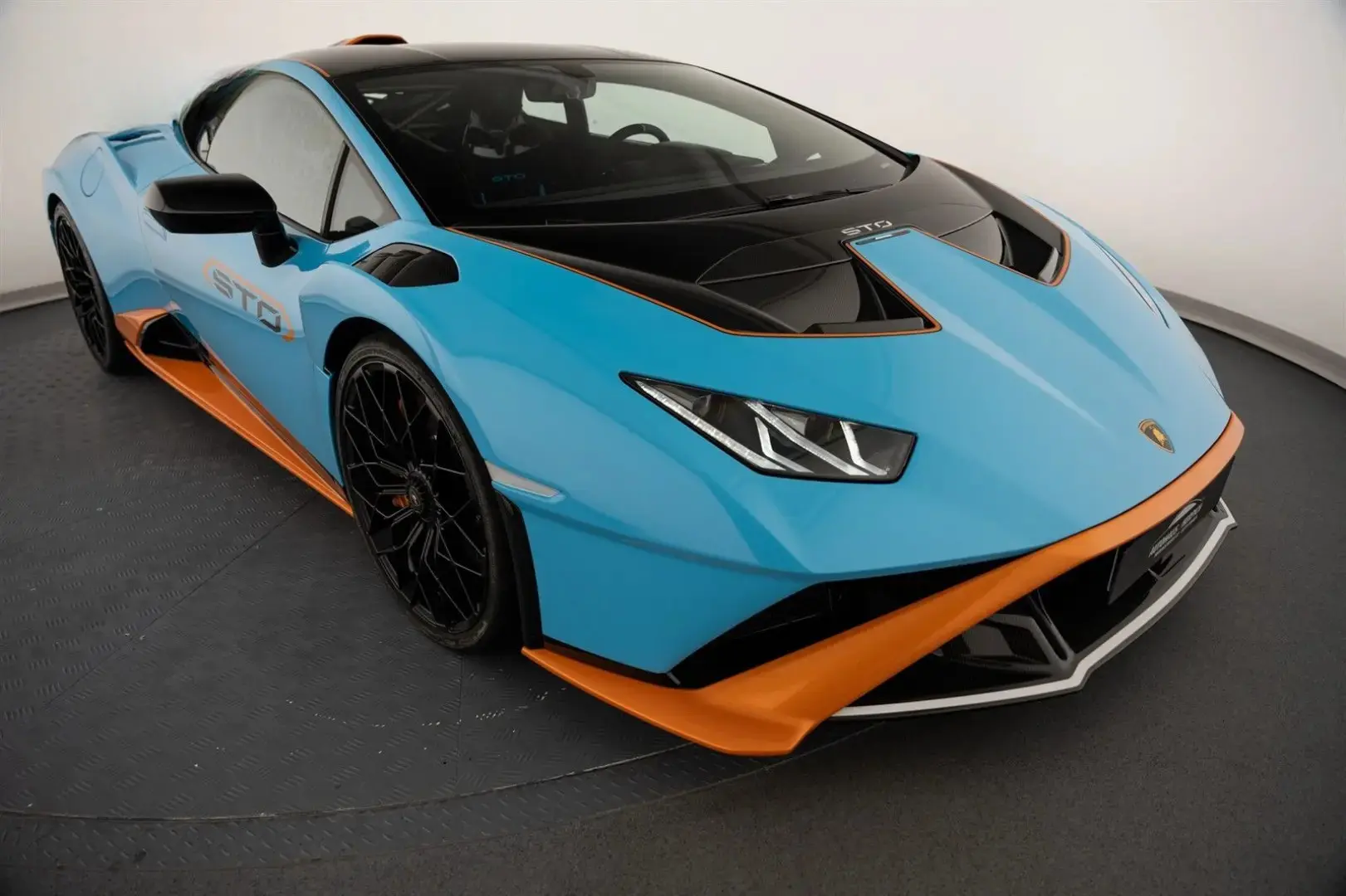 Huracán STO + BLU LAUFEY + Präsentation Konfig.