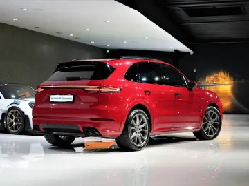 Cayenne E-Hybrid*SPORT-DESIGN*CHRONO*LUFTFEDER.*