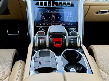 Lamborghini Urus, 4.0 V8, 650 CP, 63.000 KM, in stoc