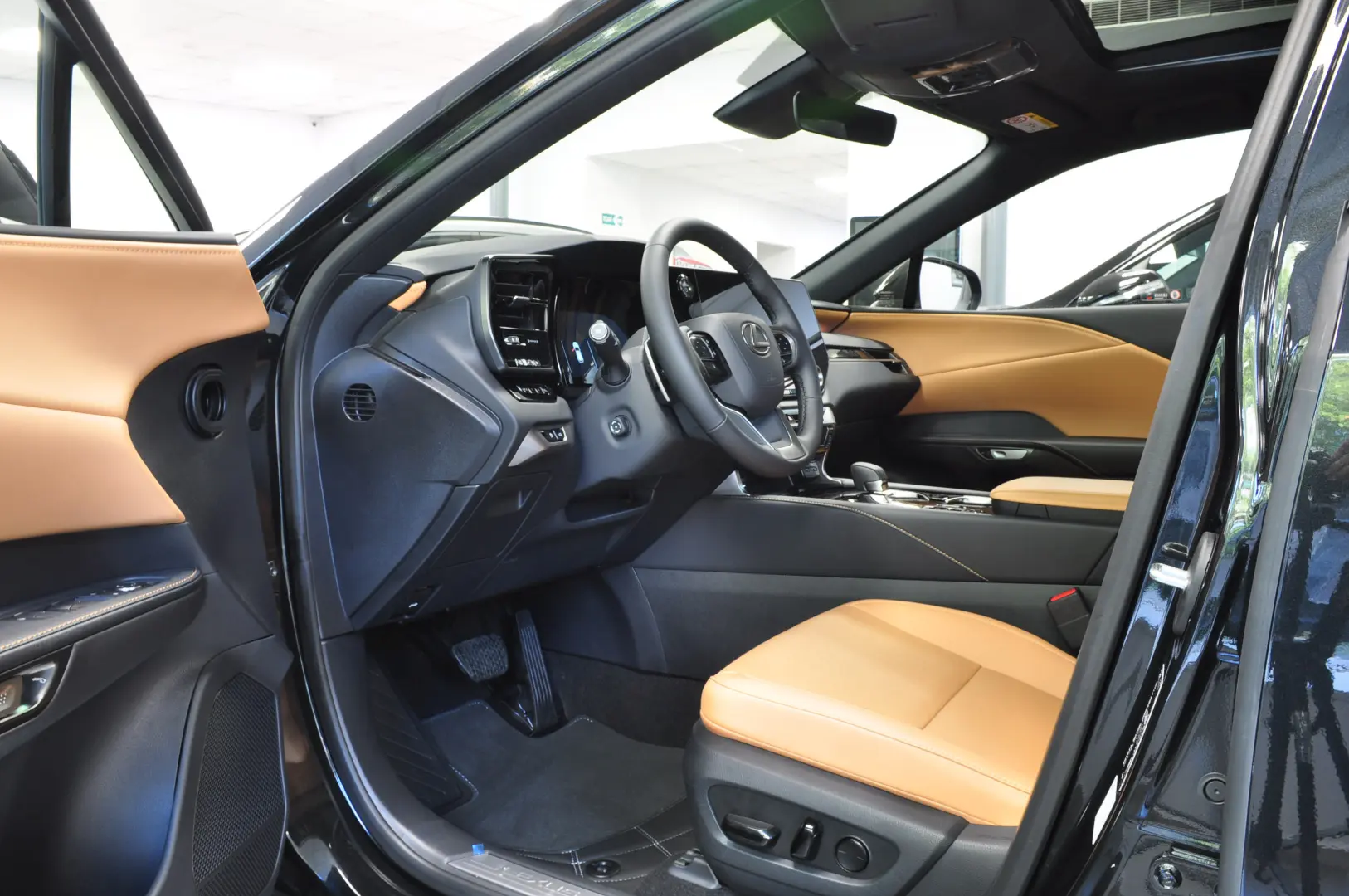 STOC NEW LEXUS RX450H  PlugIn 309CP F SPORT Panorama