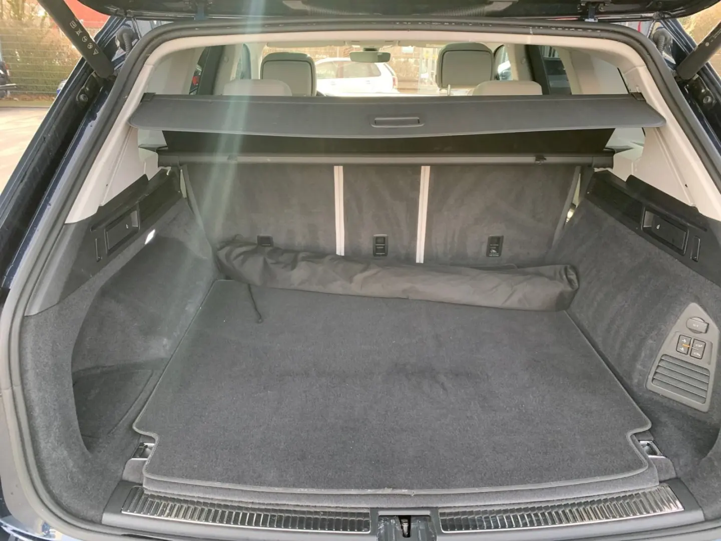 Touareg 3.0 eHybrid+4Motion+Luft+AHK+LED+RFK+NAV