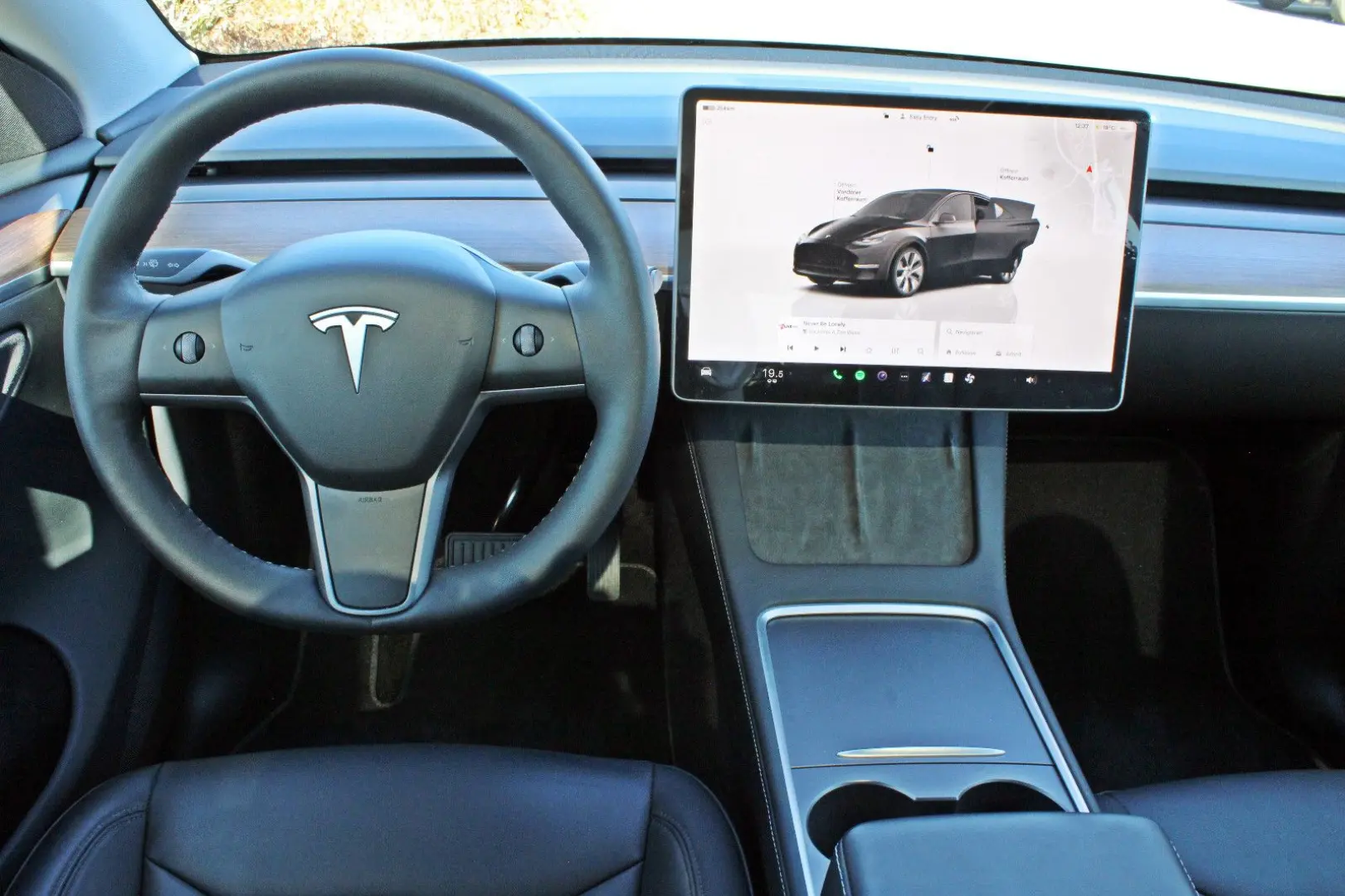 Model Y Long Range Dual AWD STANDHZ AHK WÄRMEPUM