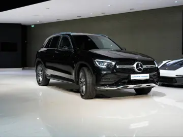 GLC 300 e 4Matic*AMG-LINE*LEDER*NAVI*LED*1.HAND*