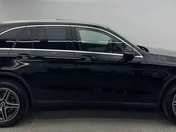 GLC 300 e 4M AMG PANORAMA+AHK+KAMERA+LED+MBUX+