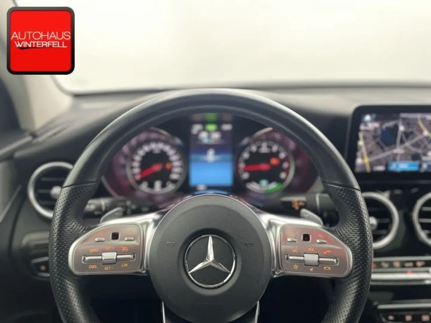 GLC 300 e 4M AMG PANORAMA+AHK+KAMERA+LED+MBUX+