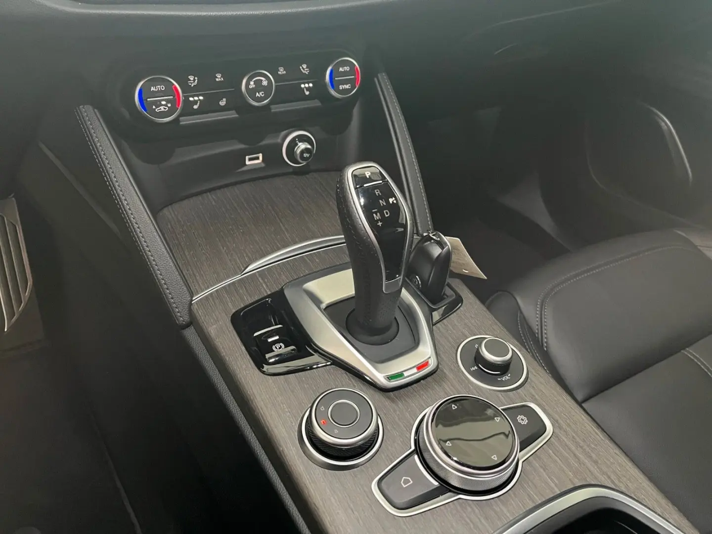 Stelvio TI 2.0 AT8 16V 280 PS AT8 Q4 NAVI/ASSIST