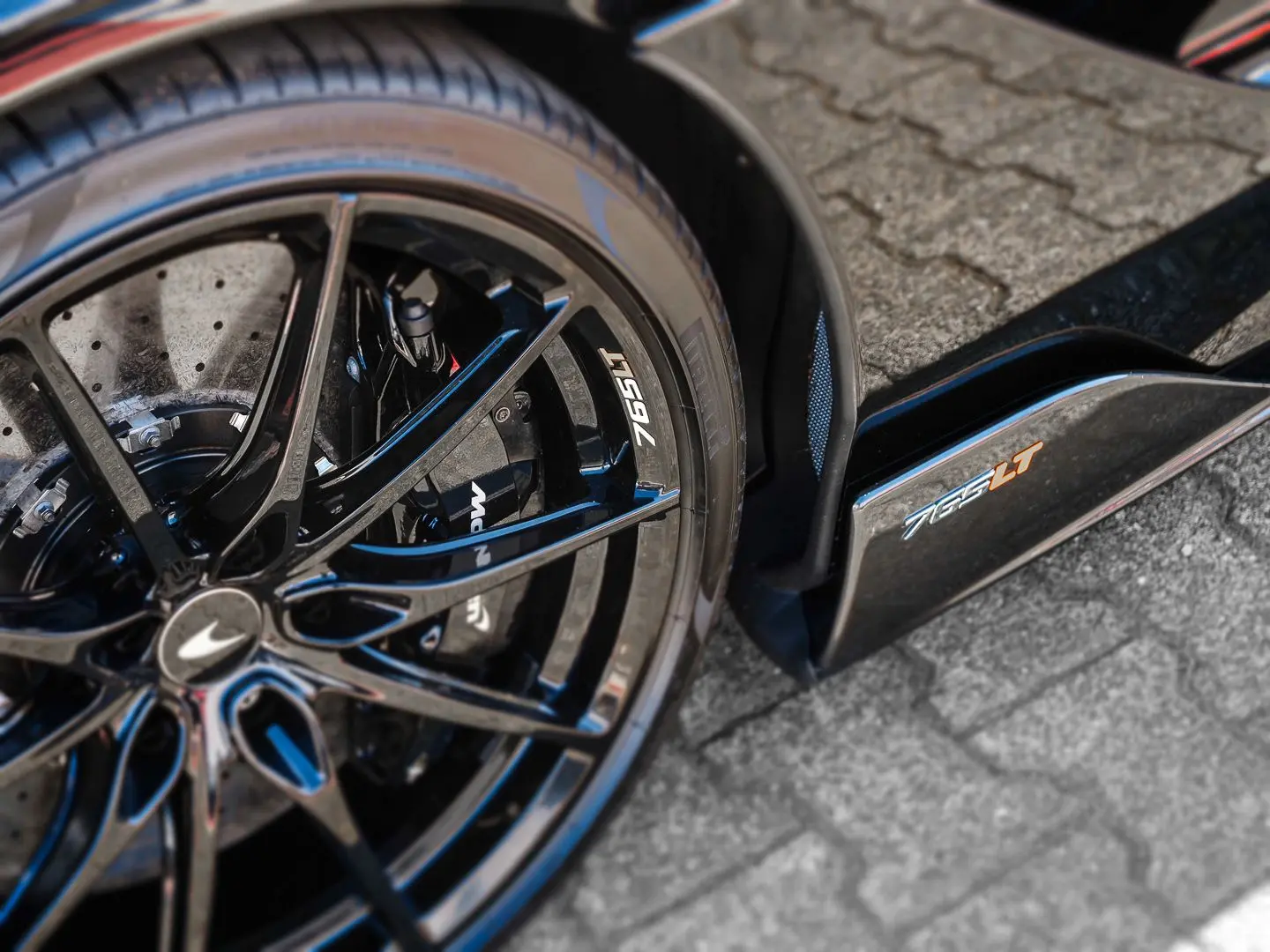 765LT Spider Onyx Black