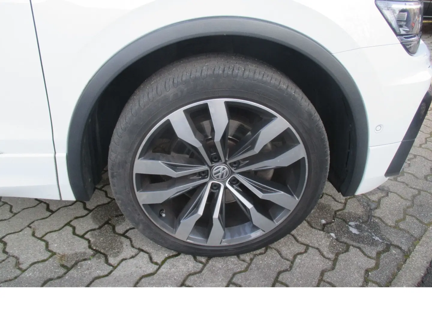Tiguan R-line 4Mo.2,0TDI DSG Pano/ STDH/ Pro/ AH