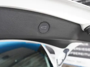 Model 3 Performance*Griffautomatik mit LED*