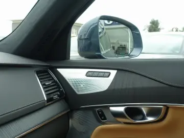 XC90 Recharge Ultimate T8 AWD/360°/Pano/FourC