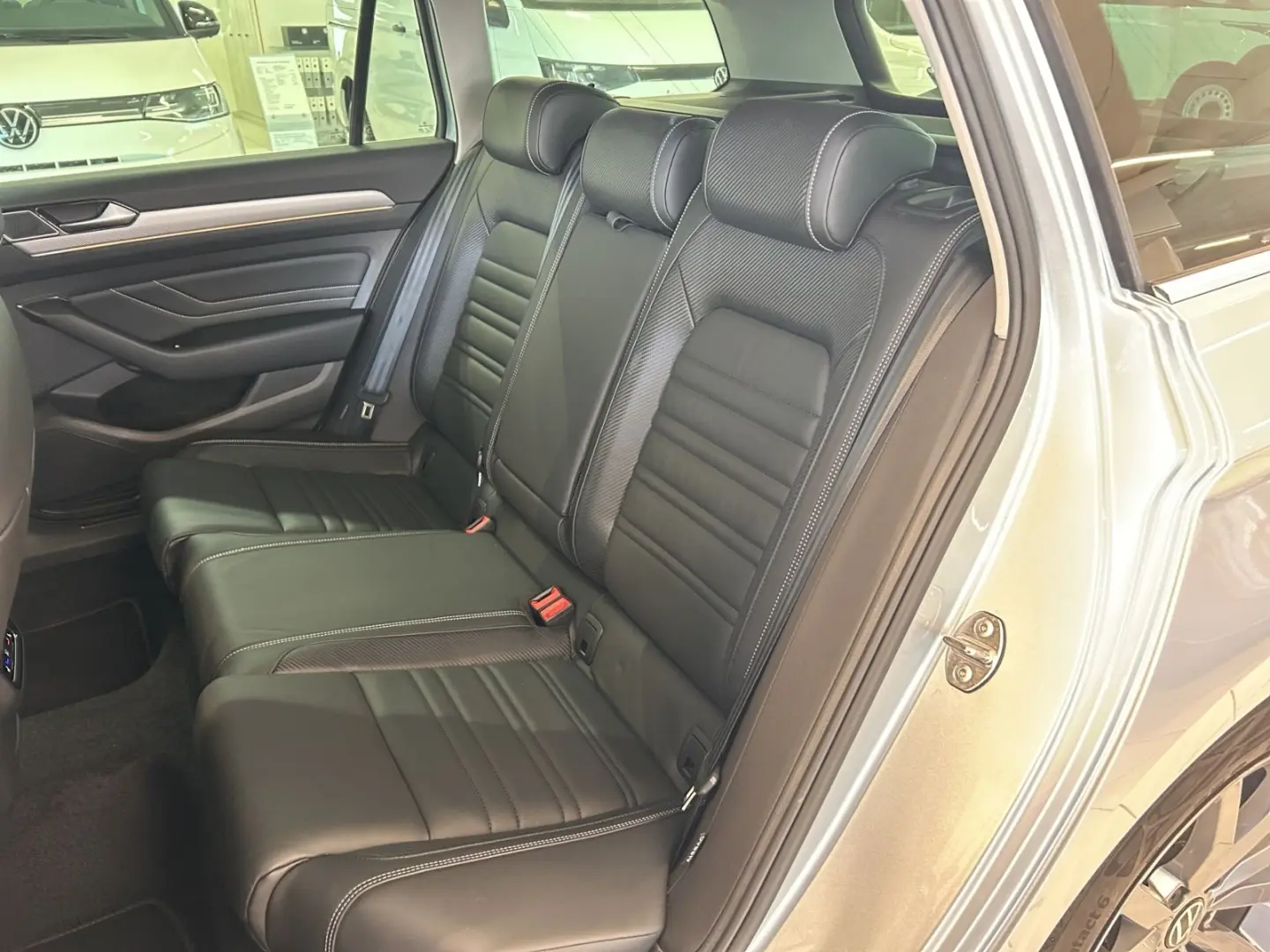 Passat Variant 2.0 TDI Elegance +R-LINE+AHK