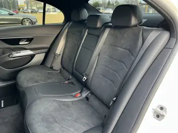 E 300e 4M AMG AHK Distro. 360° Digital Light