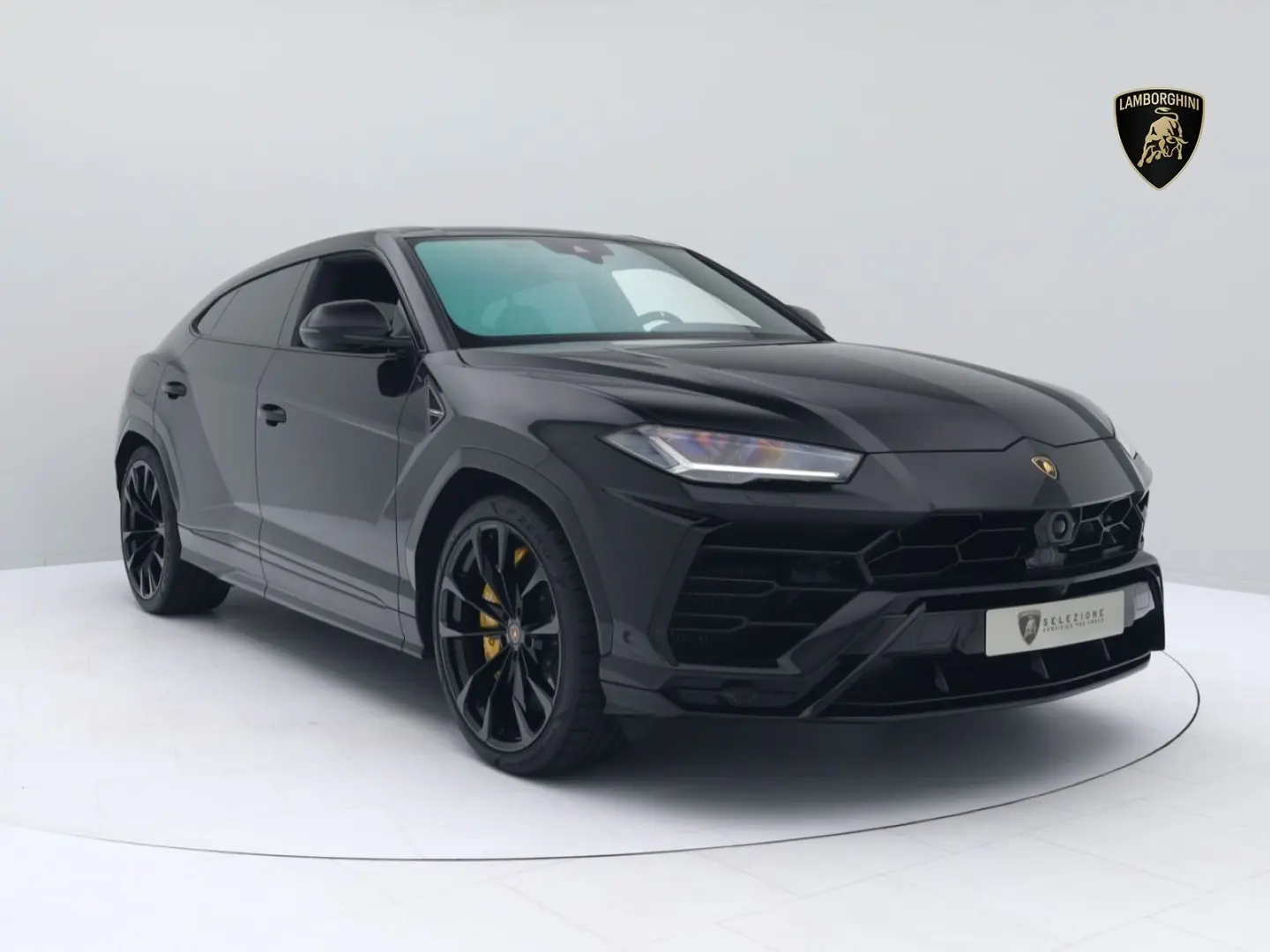 Urus MY22 I AKRAPOVIC`I B&O I PANO