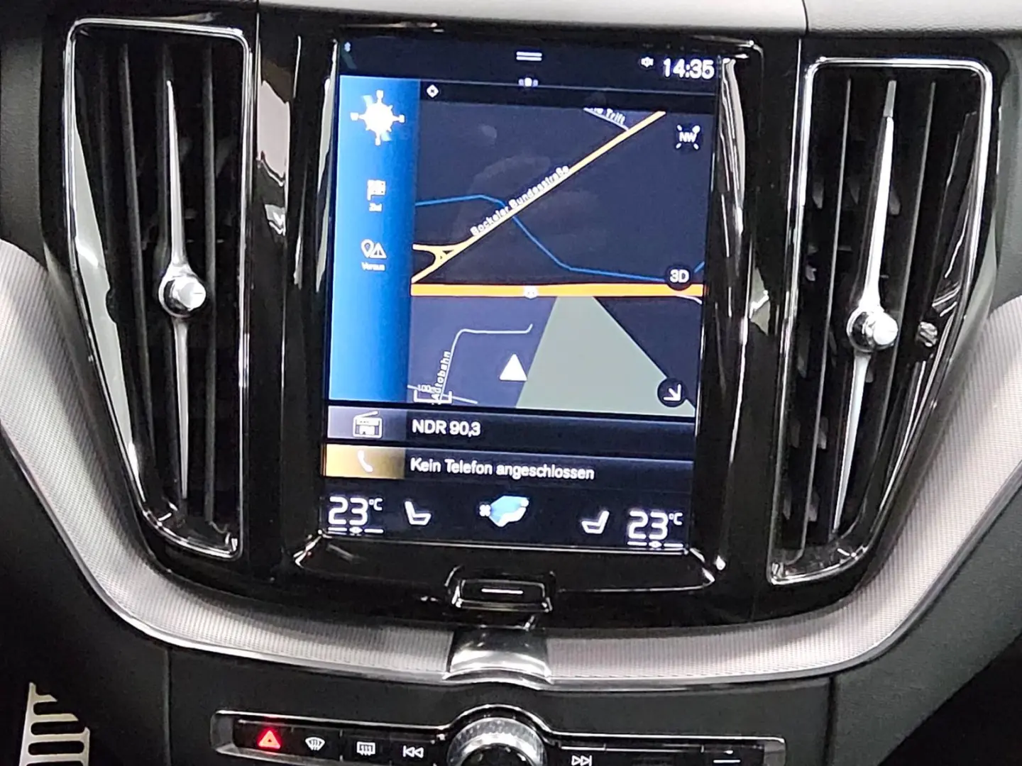 XC60 T6- R Design HUD Navi GSD Leder PDC ACC LM