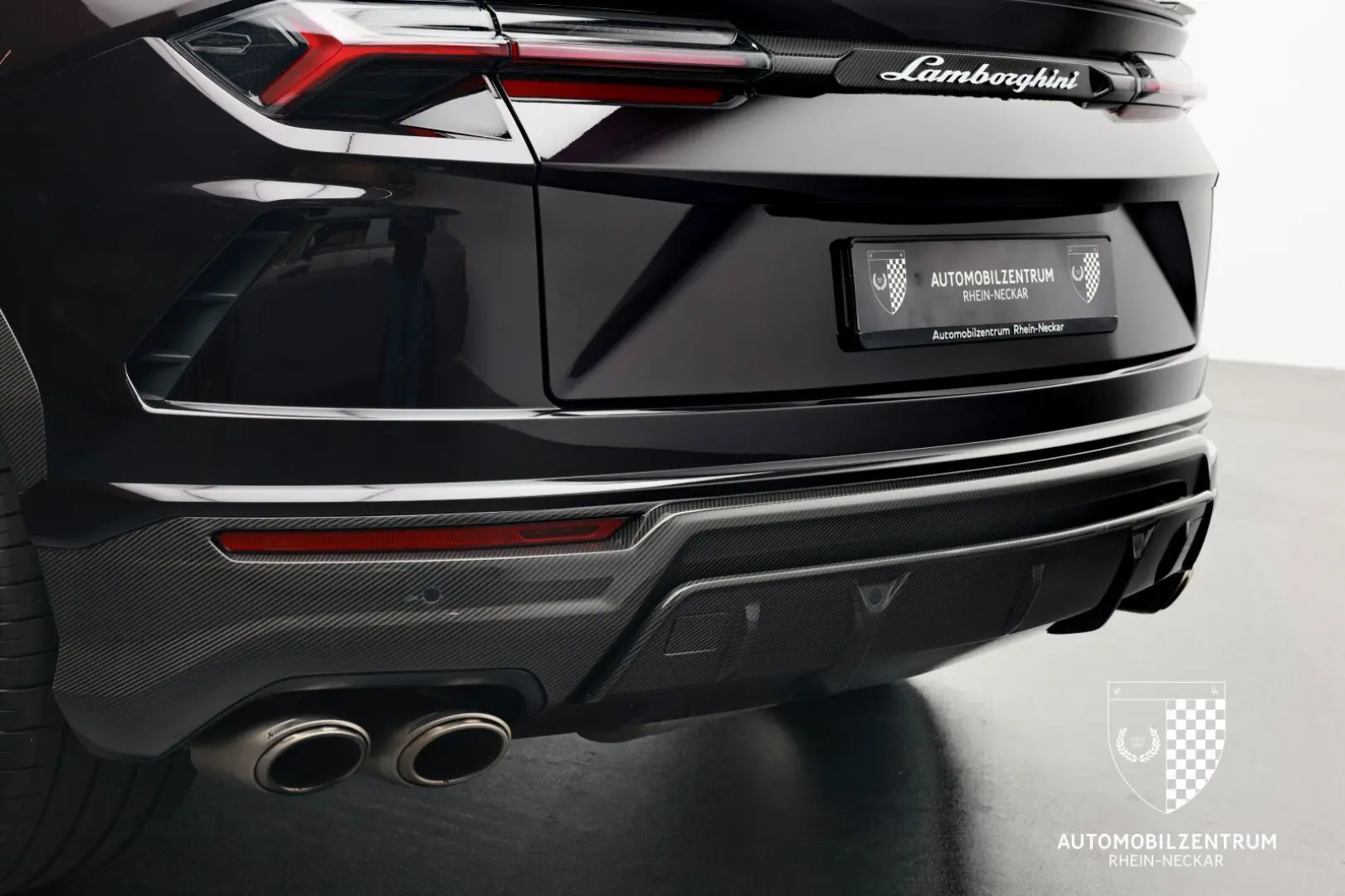 Urus FullCarbon/Adv.B&O/Massage/Akrapovic