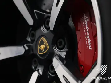 Urus FullCarbon/Adv.B&O/Massage/Akrapovic