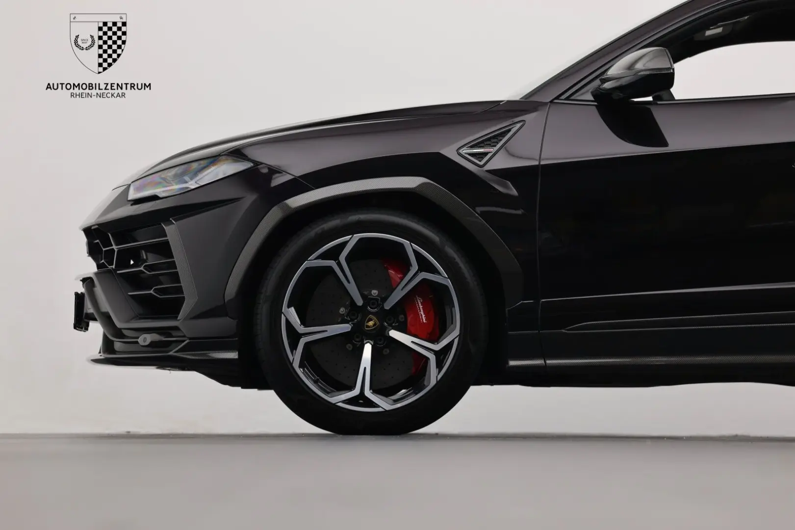 Urus FullCarbon/Adv.B&O/Massage/Akrapovic