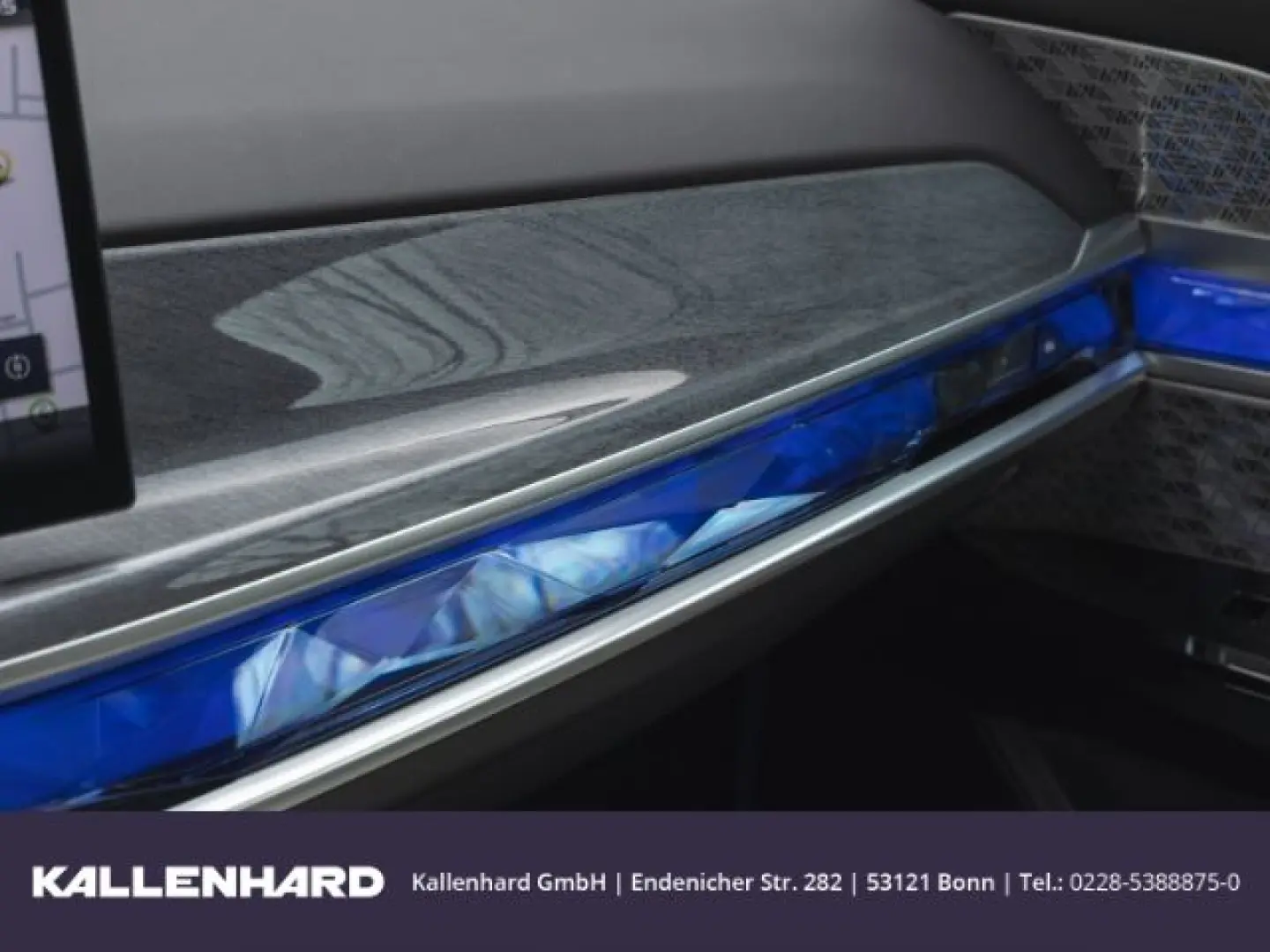M760 exDrive-Executive Lounge-Rear-Entertaiment-