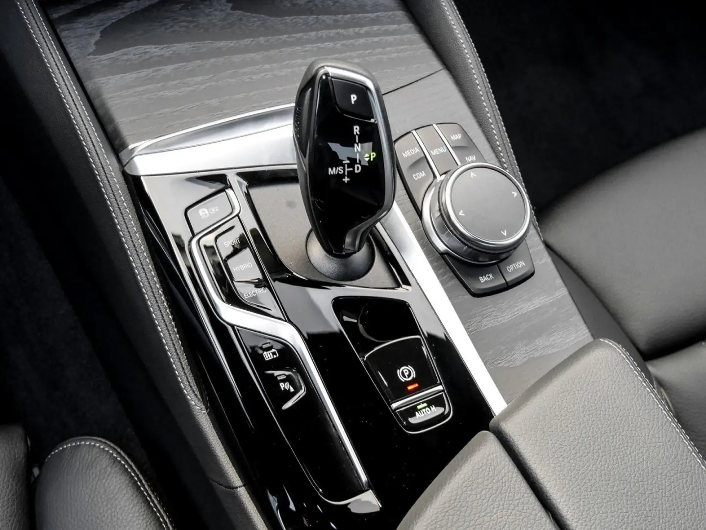 530e xDrive M SPORT+LASER+HuD+DA+PA+HiFi