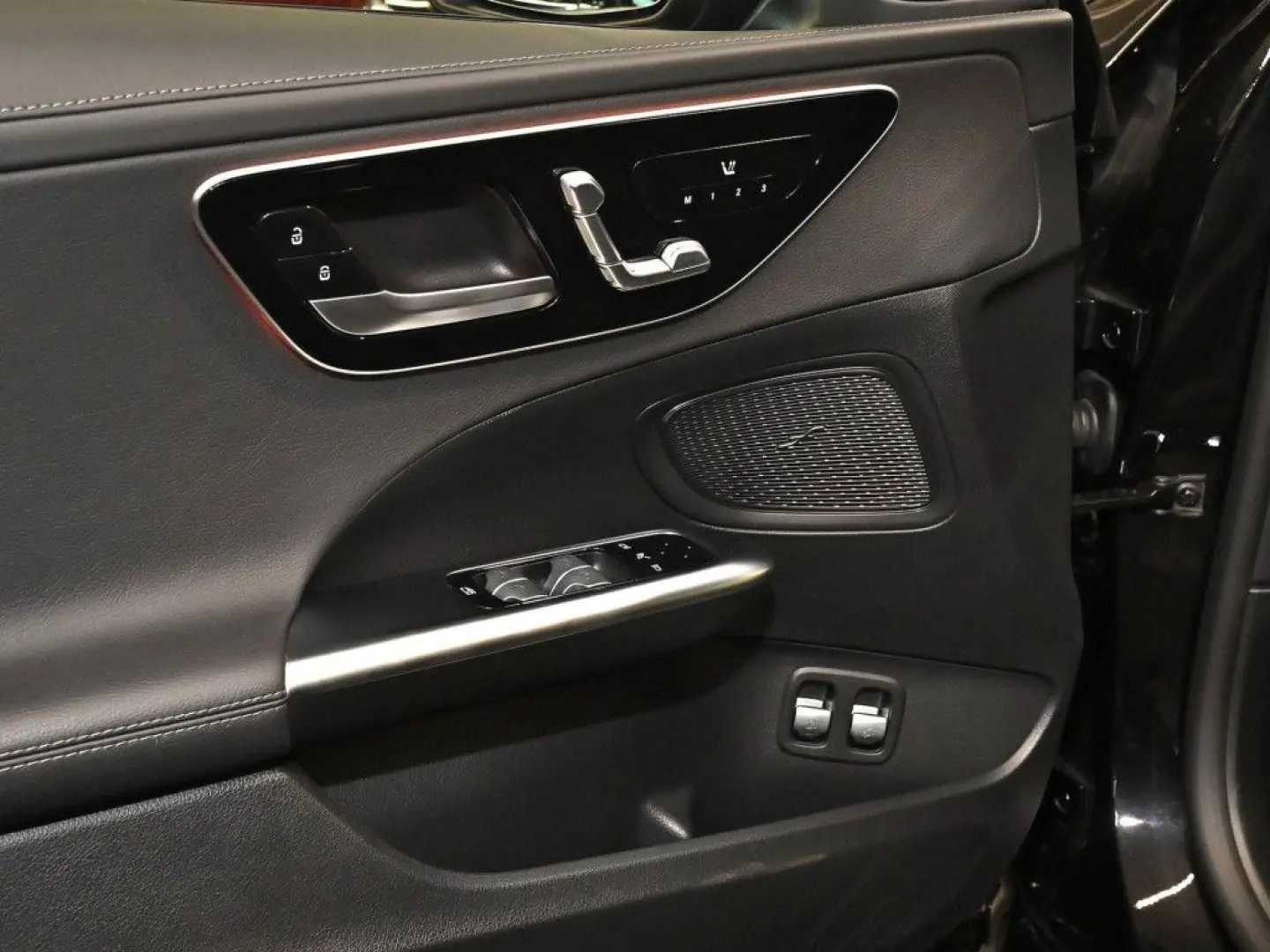 C 300 e 4M AMG Line Night AHK 360° MBUX 18