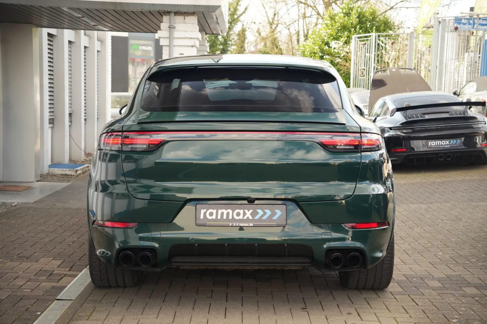 E-Hybrid Coupé SPORTDESIGN-HINTERACHSL-AHK-VOLL