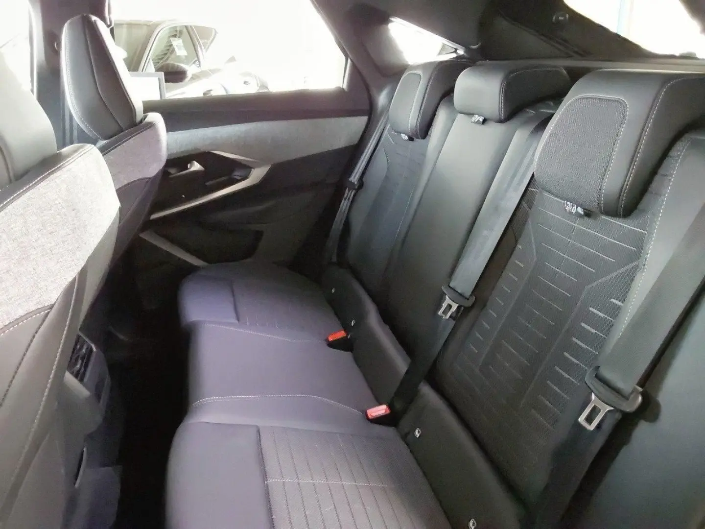 3008 Hybrid 136 Allure E-DSC6, Navi, Winterpaket
