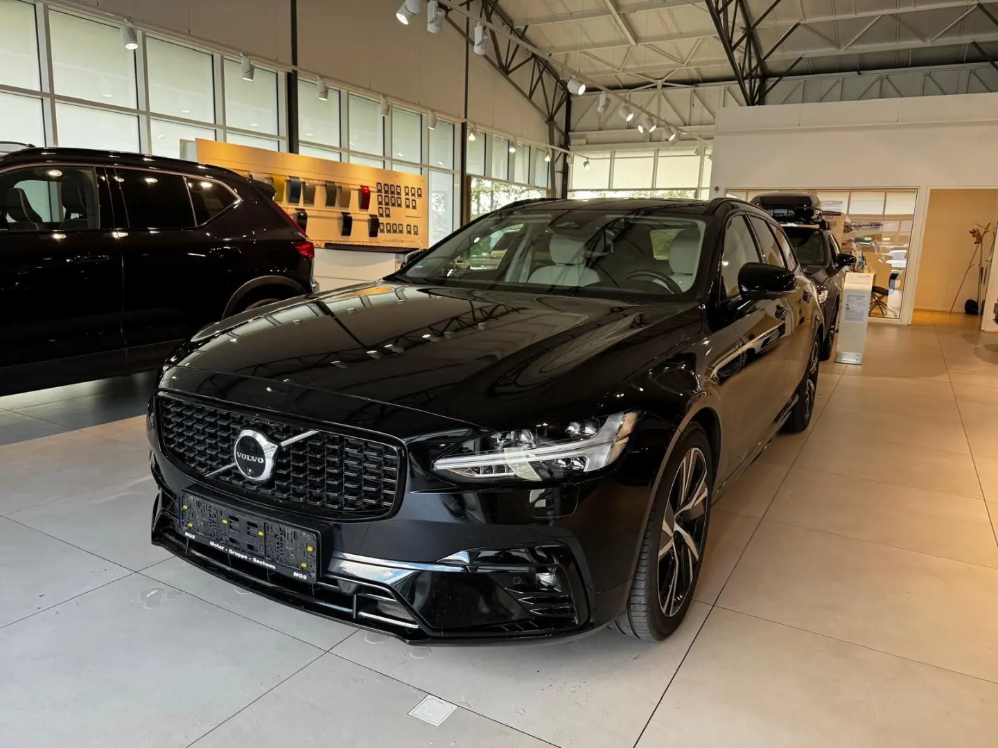 V90 B4 Plus Dark Mild-Hybrid