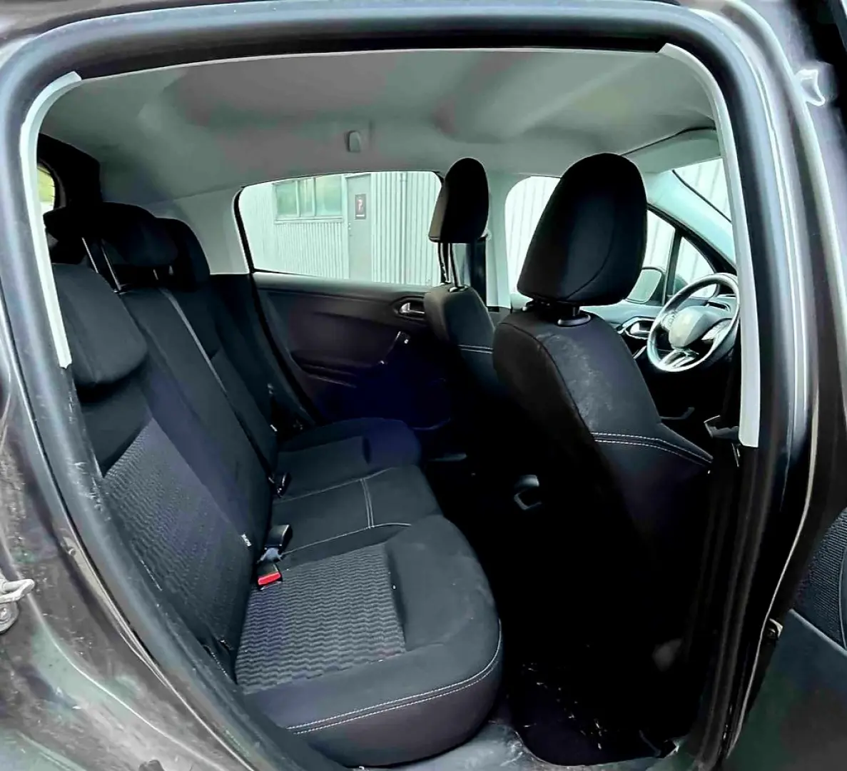 Peugeot 208 / 1,2 VTI / 2018