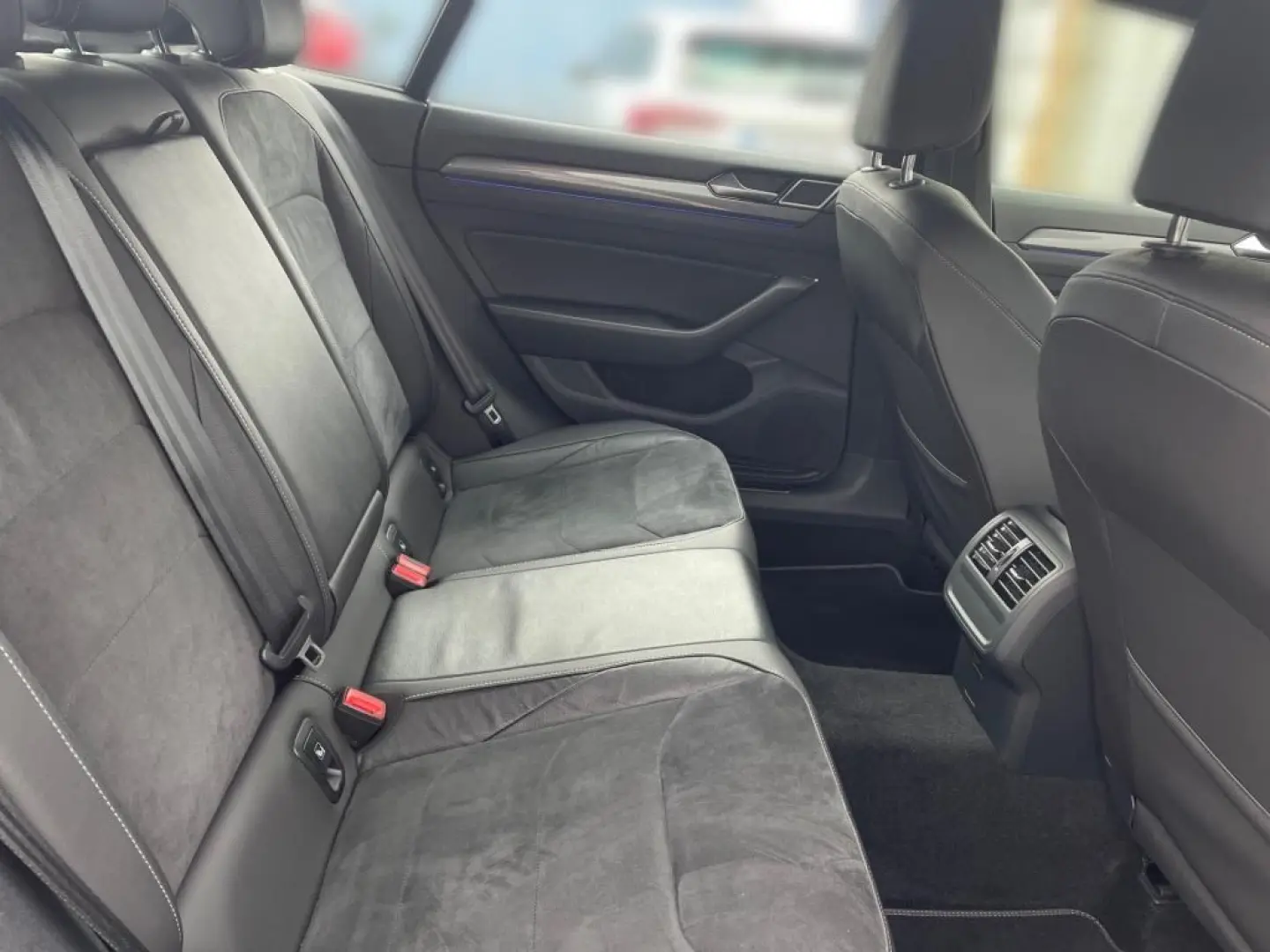 Arteon 2.0 TSI R-Line LED/NAVI/ACC/APP/ASSIST