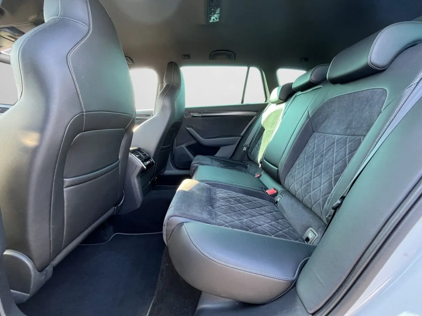 Superb Combi Sportline iV 1,4 TSI DSG NAVI AHK V